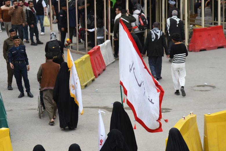 بالصور..قلوب عاشقة تتجه صوب قبلة الاحرار