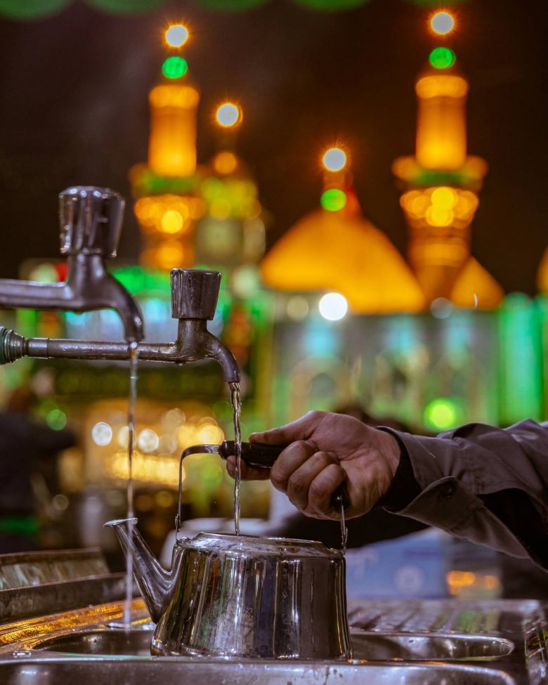 بالصور. موائد الرحمة في ليالي رمضان لخدمة الزائرين