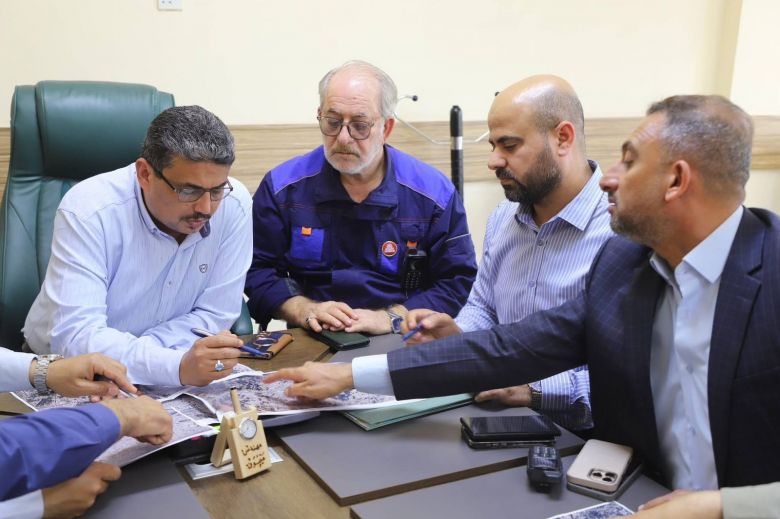 استنفار خدمي واسع في حي العباس… خطة شاملة لإنهاء تجمعات الأمطار وتطوير شبكات الصرف الصحي