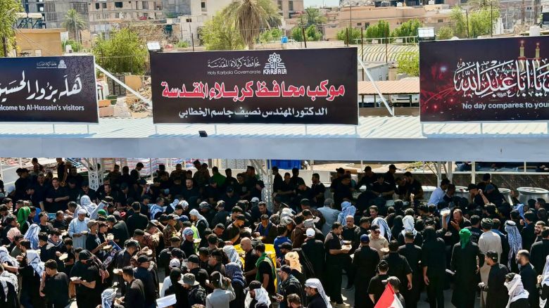 الموكب الخدمي لمحافظة كربلاء المقدسة يواصل تقديم خدماته لوفود المشيعين