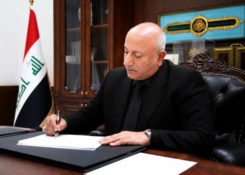 محافظ كربلاء يعلن تعطيل الدوام الرسمي ليوم الخميس بسبب استمرار الحشود المشاركة في مراسم التشييع