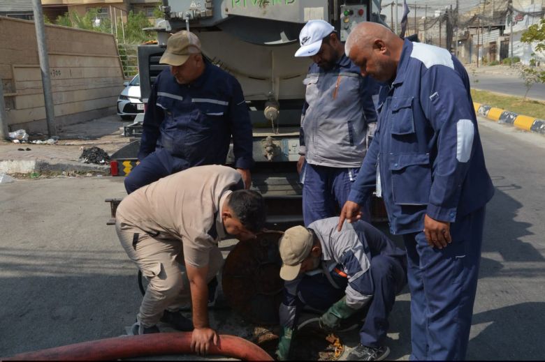 لتأمين انسيابية الصرف الصحي.. استمرار حملات معالجة الاختناقات في مجاري قضاء الحر