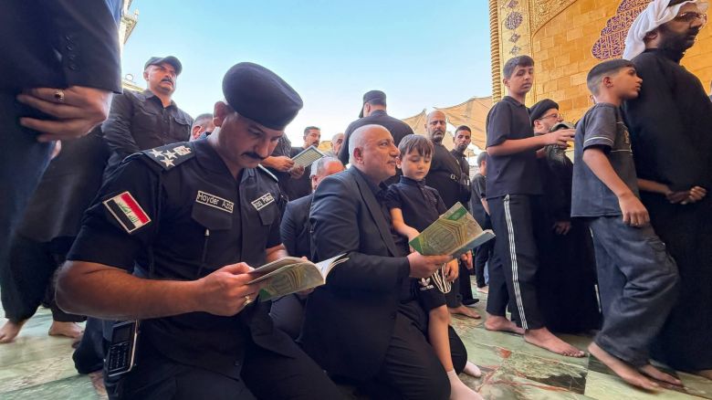 محافظ كربلاء في رحاب أمير المؤمنين معزيا بذكرى استشهاد الرسول الأعظم
