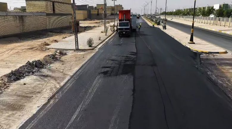 بلدية الحر.. تباشر بإكساء شارع بطول (1750) متراً ضمن القضاء